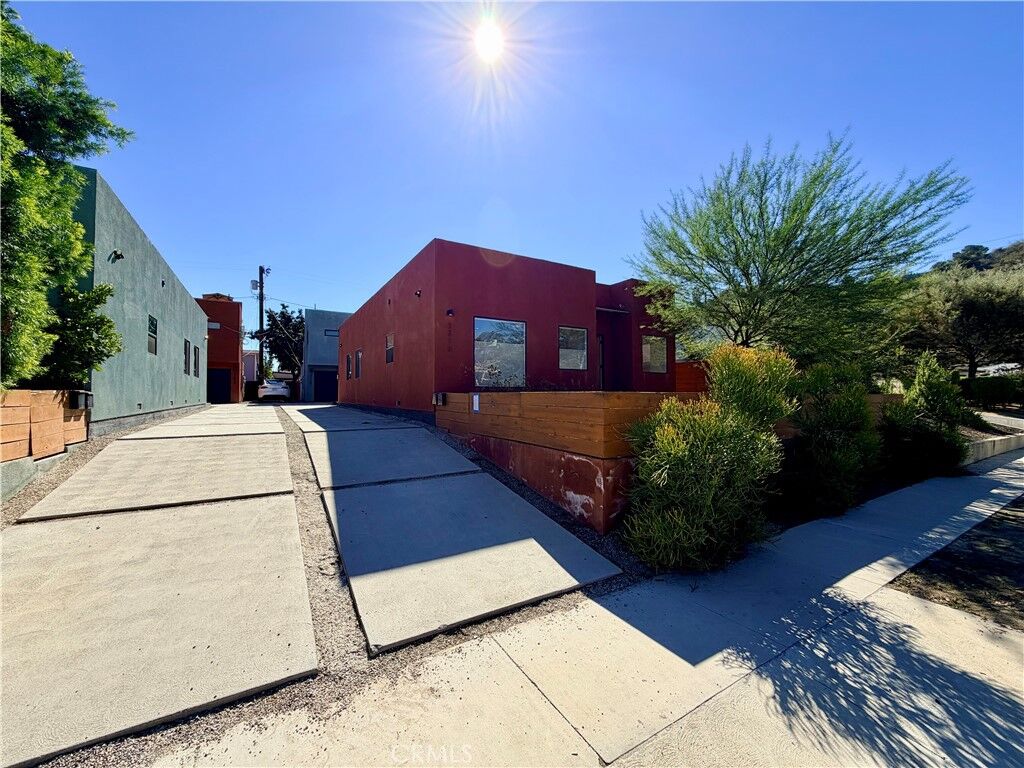 Property Photo: 2318 Fernleaf CA 90031