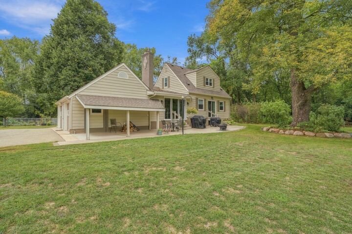 Property Photo:  174 Twin Lake Boulevard  MN 55127 
