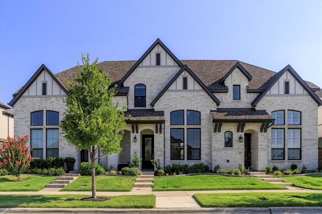 Property Photo: 14408 Greymoore Circle TX 76008