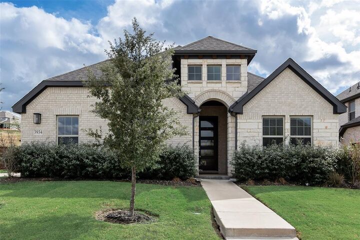 Property Photo: 3934 Timberview Street TX 76065