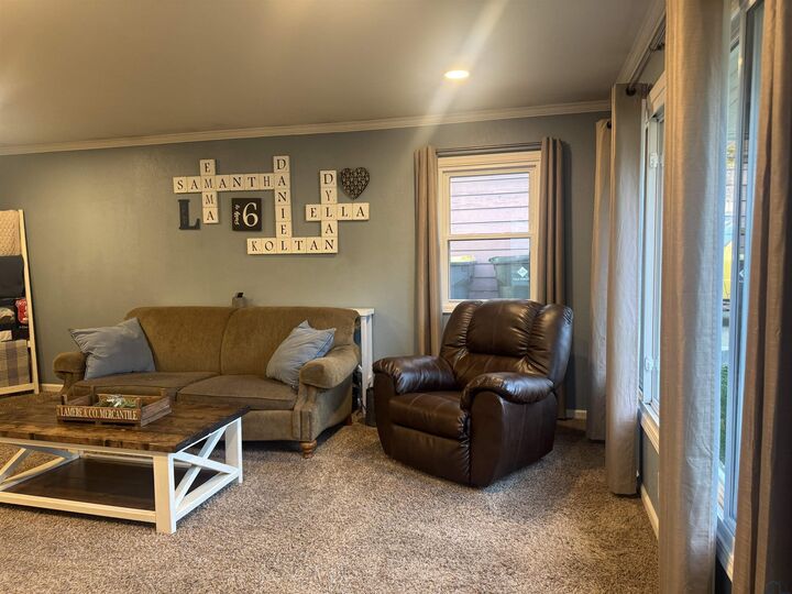 Property Photo: 2405 S Magnolia Street IA 51106