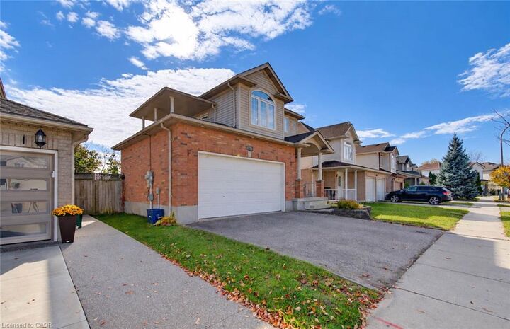 Property Photo:  233 Oprington Place  ON N2N 3P3 