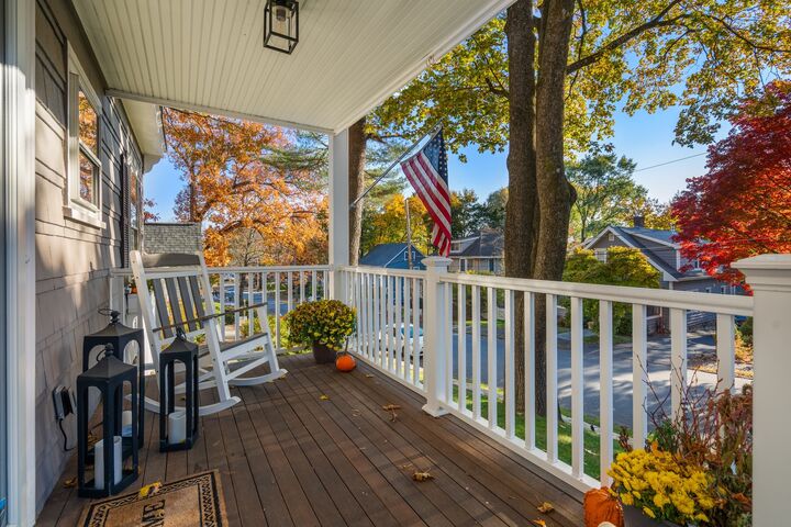 Property Photo:  17 Hill Top Road  MA 02482 