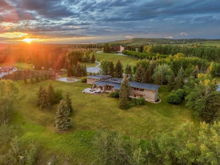 Property Photo: 183 Pinebrook Way SW AB T3Z 3K3