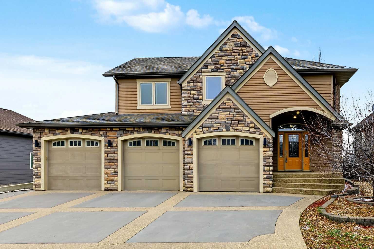 Property Photo: 607 West Highland Crescent AB T0M 0N0