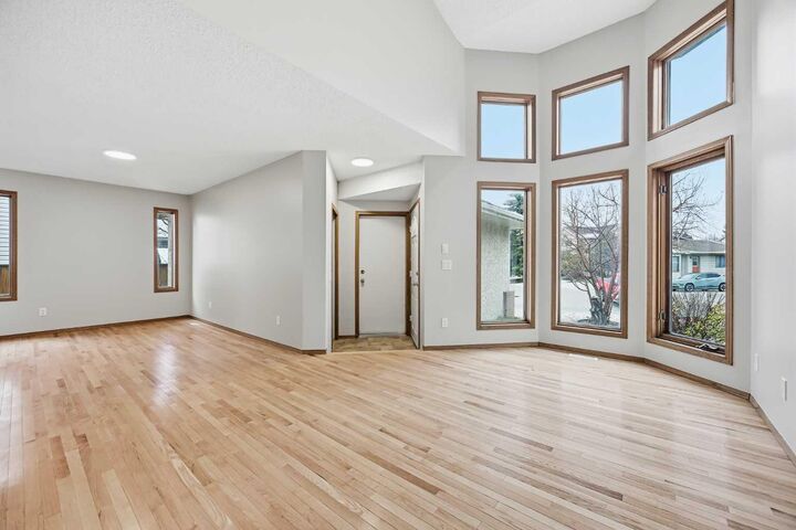 Property Photo:  207 Riverside Way SE  AB T2C 3V9 