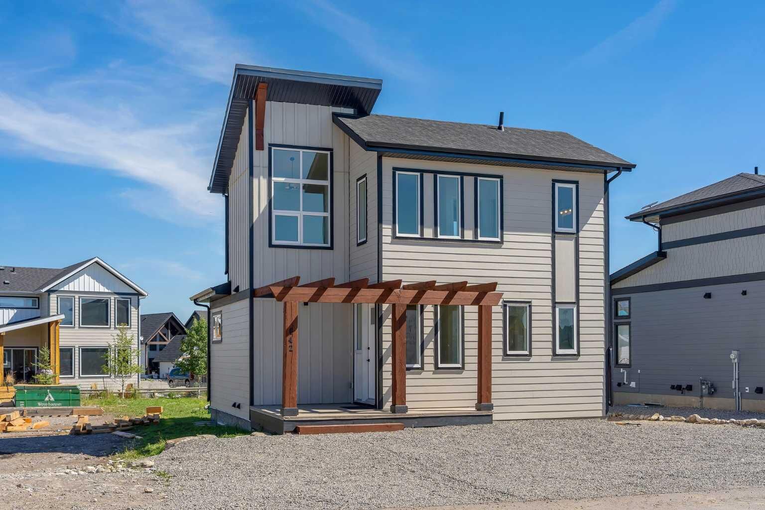 Property Photo: 642 Cottageclub Bend AB T4C 1B1
