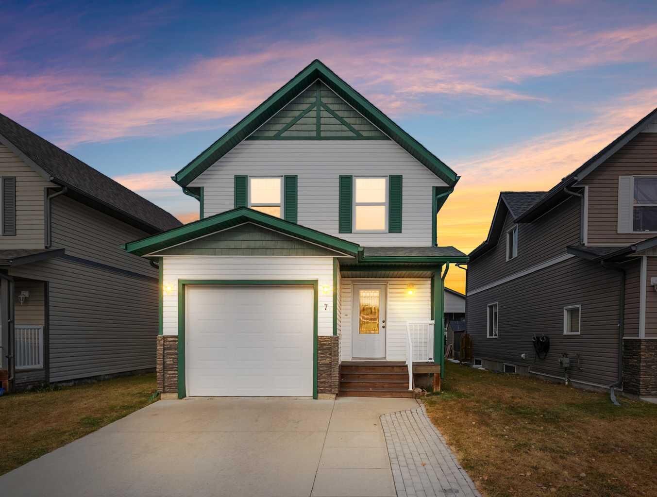 Property Photo:  7 Destiny Place  AB T4H 0C5 