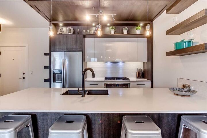Property Photo:  2702 17 Avenue SW 208  AB T3E 8A5 