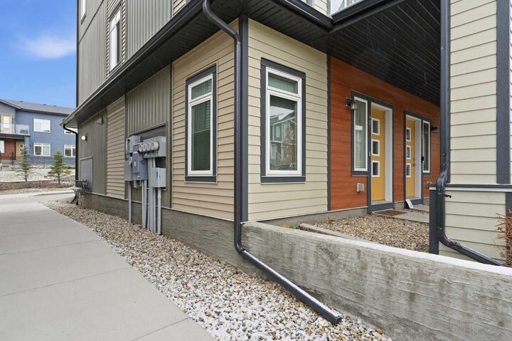 Property Photo:  47 Sage Bluff Gate NW  AB T3R 1T5 