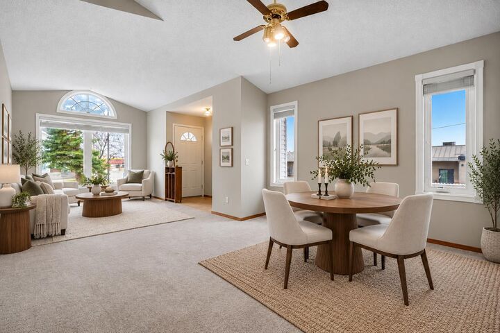 Property Photo:  2 Rivercrest Villas SE  AB T2C 4C4 