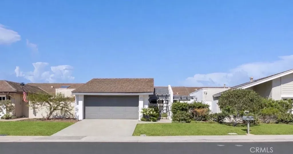 Property Photo: 33 White Water Dr CA 92625