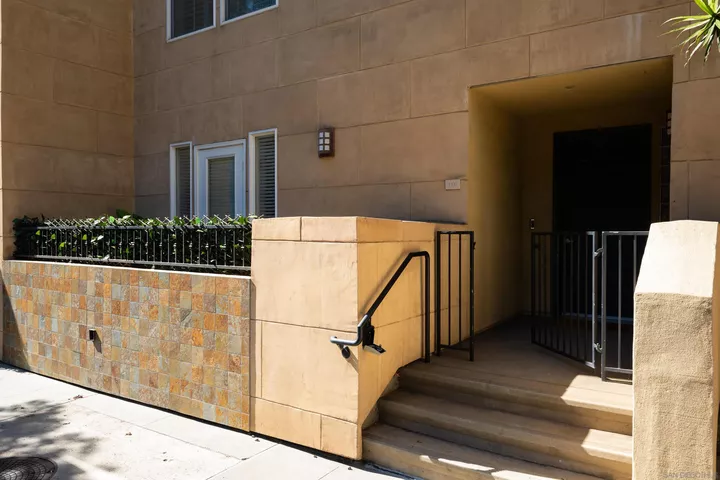 Property Photo:  310 W G St 110  CA 92101 