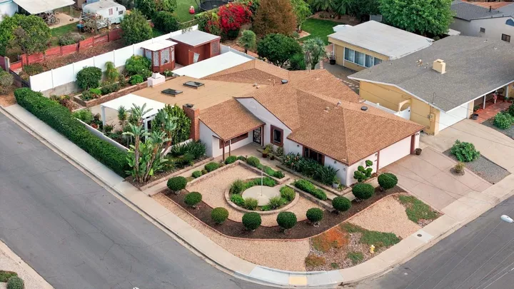 Property Photo:  2651 Arnott Street  CA 92110 