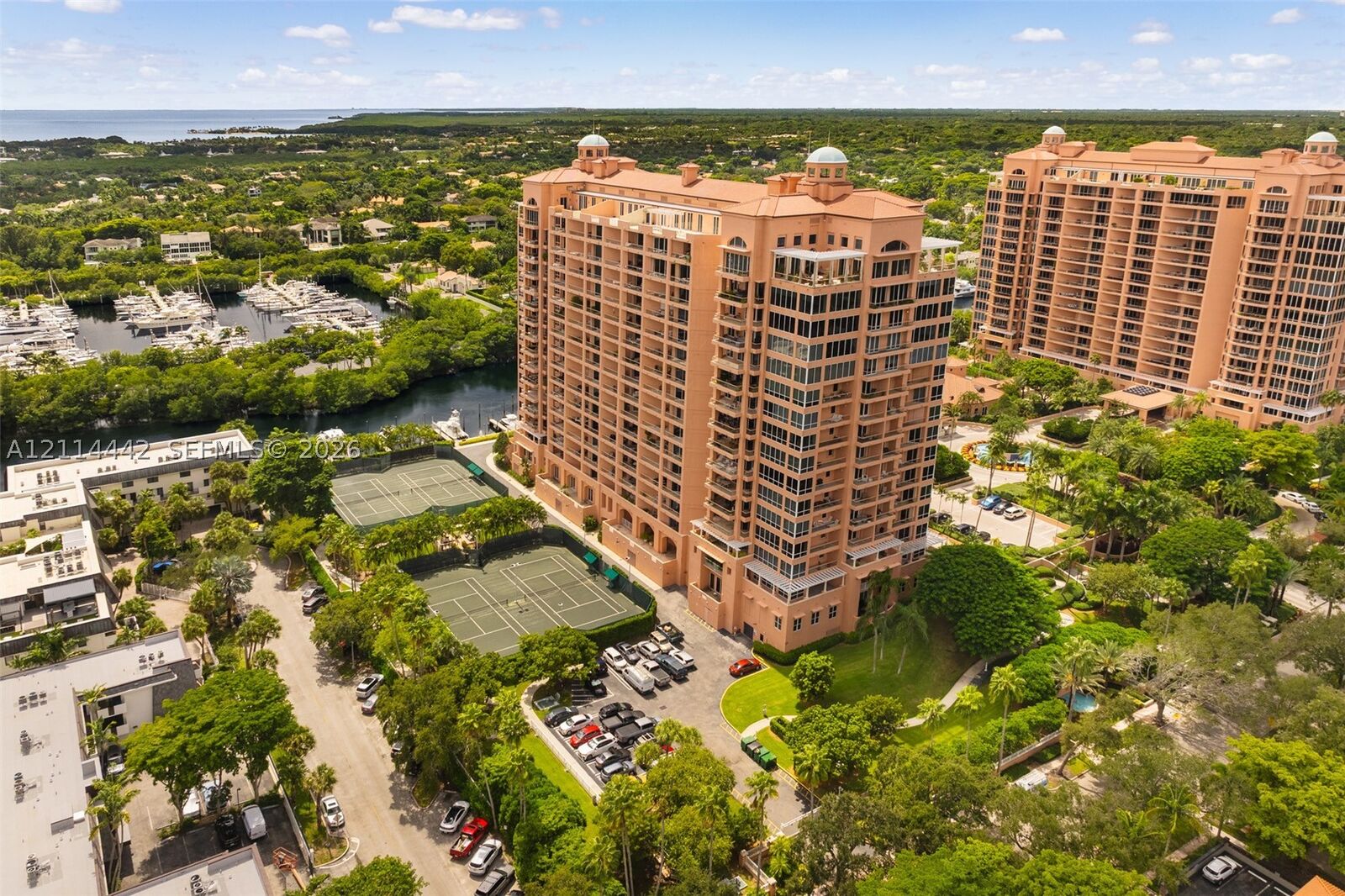 Property Photo:  10 Edgewater Dr 5G  FL 33133 