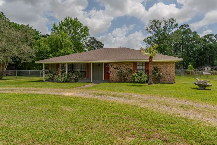 Property Photo:  476 Belvedere  TX 77706 
