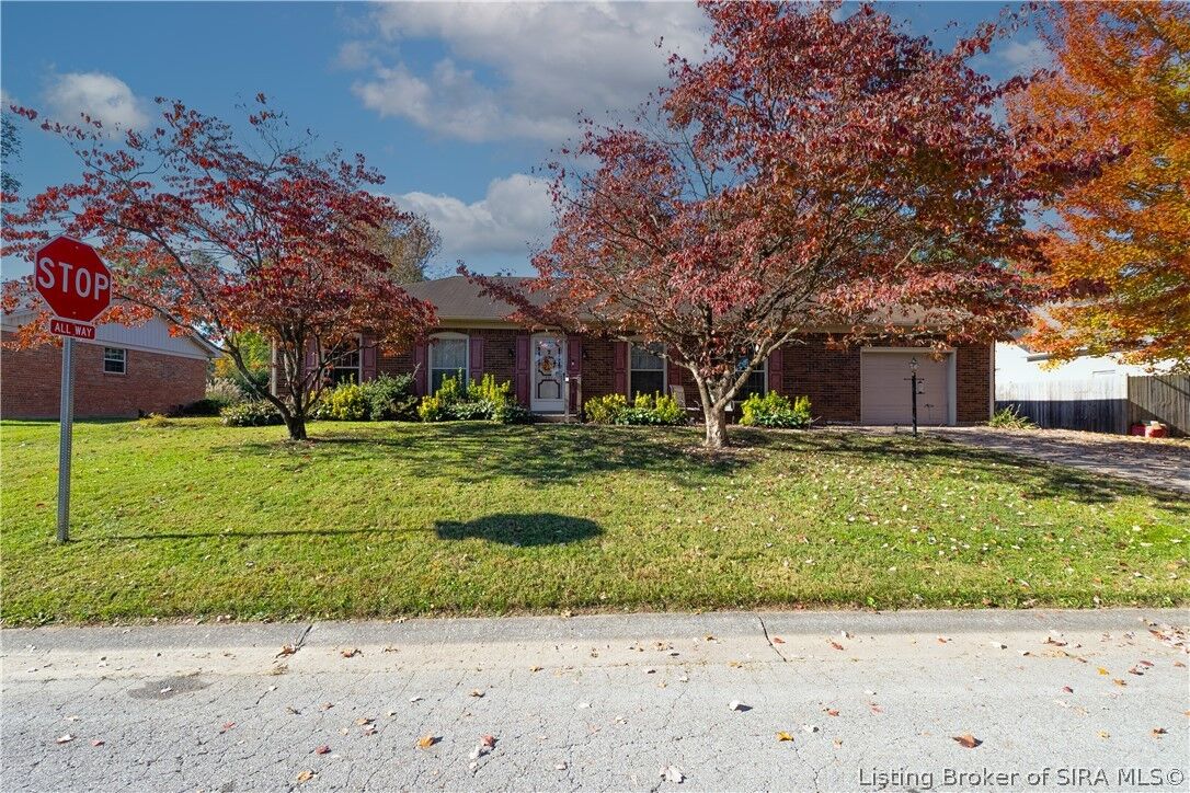 Property Photo:  901 Dogwood Road  IN 47130 