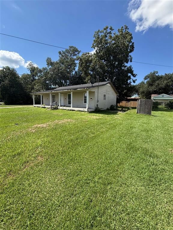 Property Photo:  1117 Catherine Street  LA 70663 