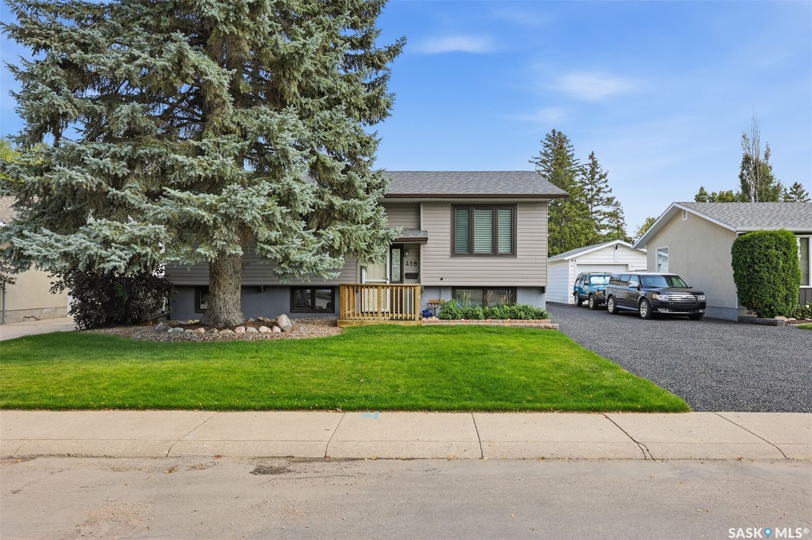 Property Photo: 418 Laval Crescent SK S7H 4K9