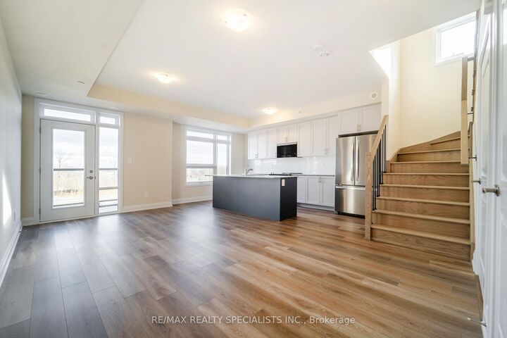Property Photo:  1577 Rose Way 122  ON L9E 1N4 