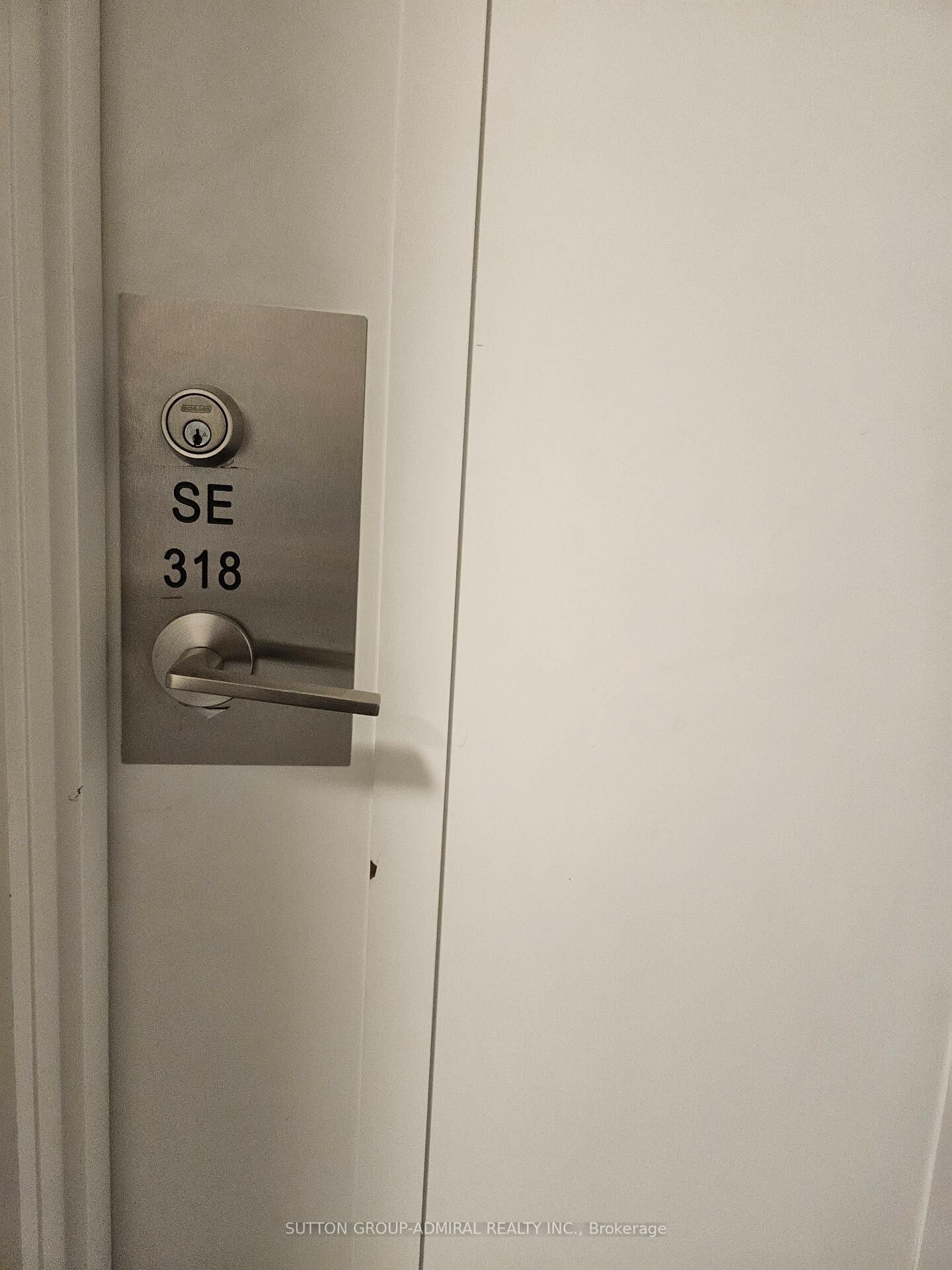Property Photo: 9199 Yonge Street 318 ON L4C 1H7