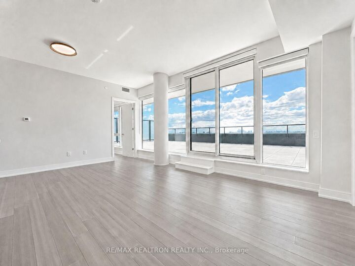 Property Photo: 664 Spadina Avenue 1001 ON M5S 2H7
