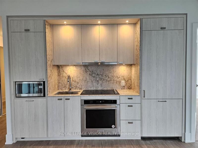 Property Photo: 480 Front Street W 1406 ON M5V 0V5