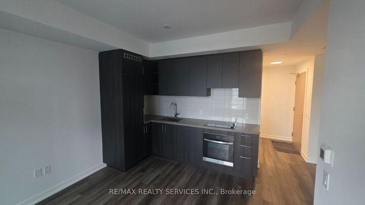 Property Photo: 5 Meadowdale Road 2712 ON L4K 0C7