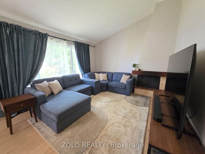 Property Photo:  36 Marthclare Avenue  ON M3A 1E2 