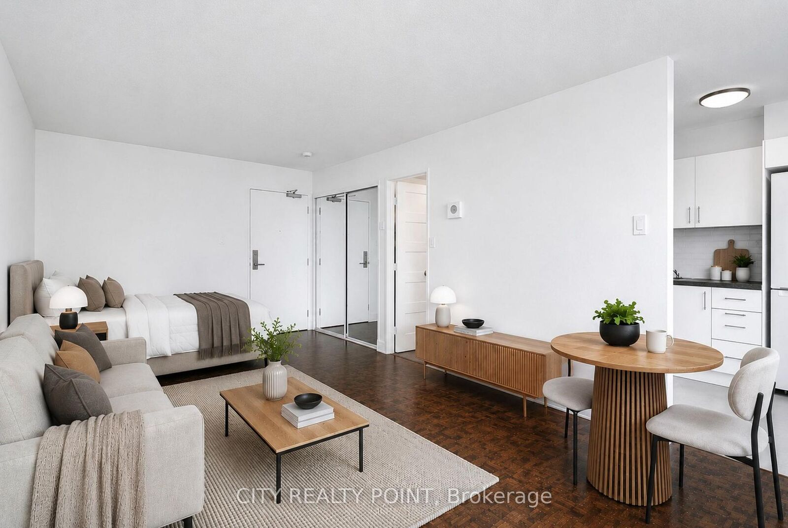 Property Photo:  33 Isabella Street 1613  ON M4Y 2P7 