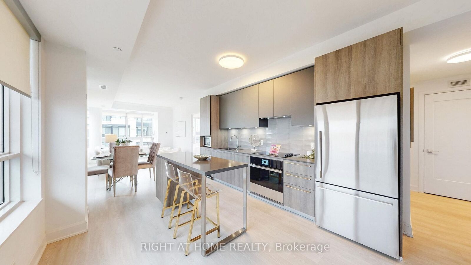 Property Photo: 38 Water Walk Drive 818 ON L3R 6M8