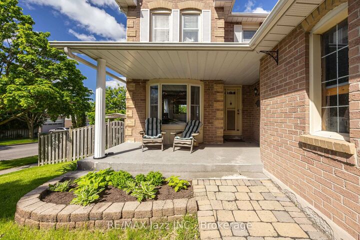 Property Photo:  2 Coomer Crescent  ON L1T 3B6 