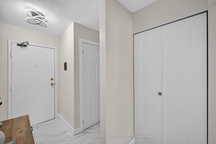 Property Photo:  400 Fenerty Court 1  ON K2L 3A9 