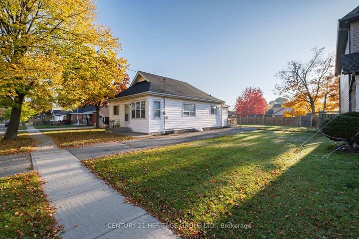 Property Photo: 47 Hill Avenue ON N3R 4G8