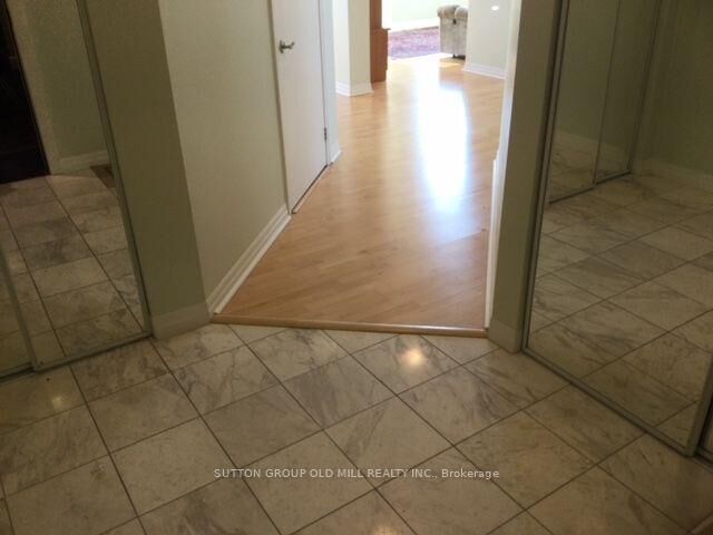 Property Photo:  1359 Rathburn Road E 909  ON L4W 5P7 