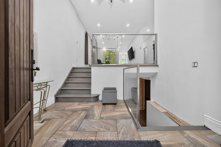 Property Photo: 3 Twin Willow Crescent ON L7A 1J9
