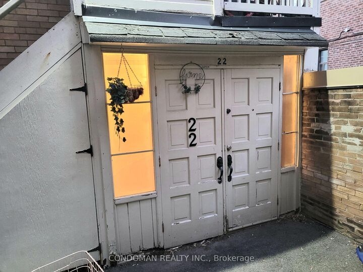 Property Photo: 850 Broadview Avenue Coach House #22 ON M4K 2R1