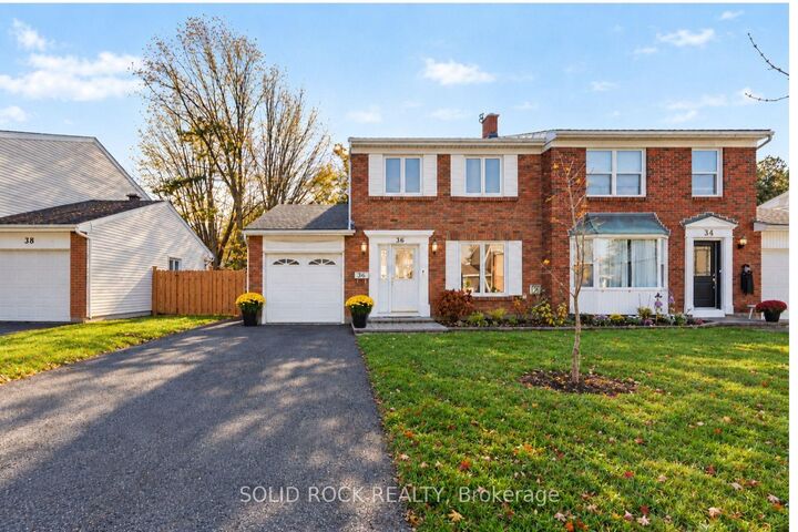Property Photo: 36 Meadowbank Drive ON K2G 0N9