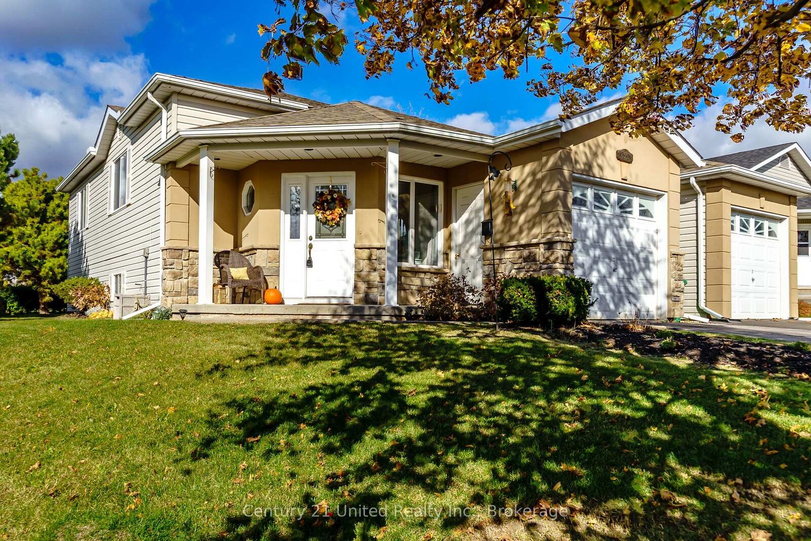 Property Photo: 626 Trailview Drive ON K9J 8P3