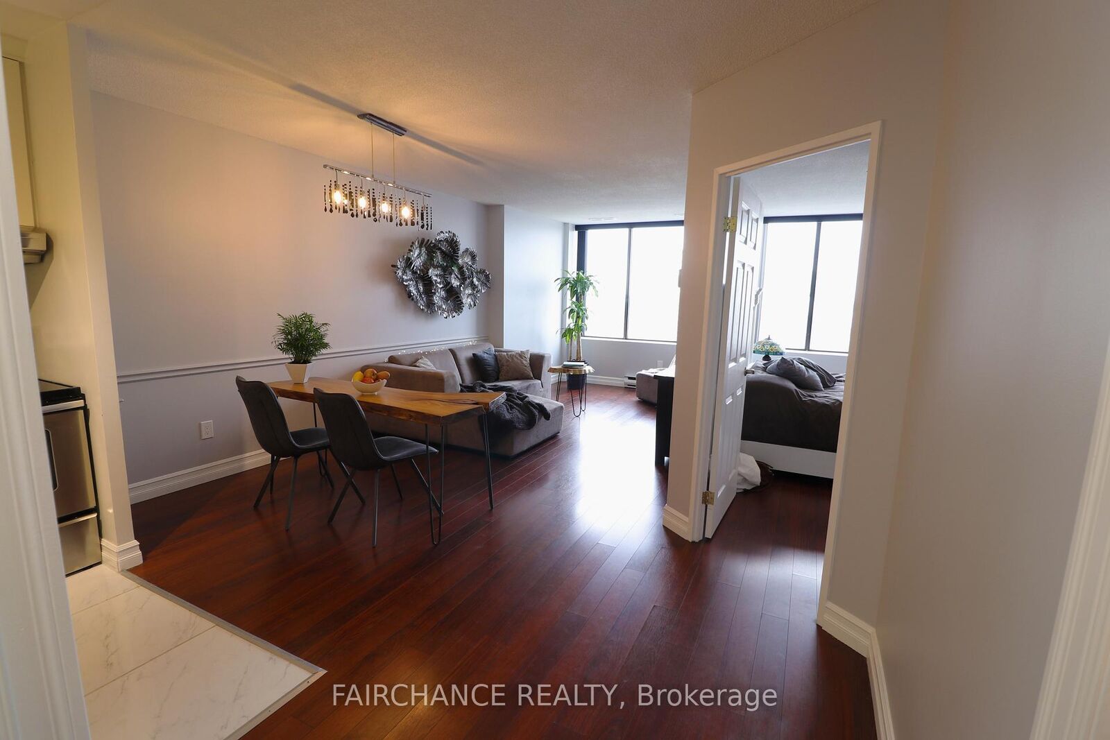 Property Photo:  389 Dundas Street 2204  ON N6B 3L5 