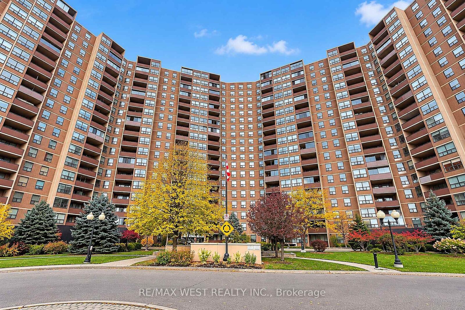 Property Photo: 716 The West Mall N/A 805 ON M9C 4X6