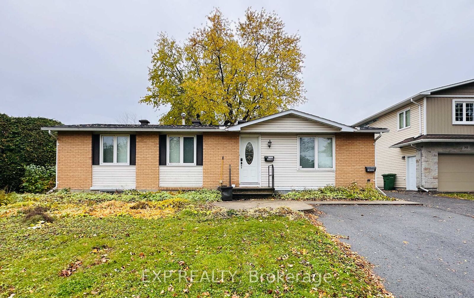 Property Photo: 2444 Blackstone Crescent B ON K1B 4H2
