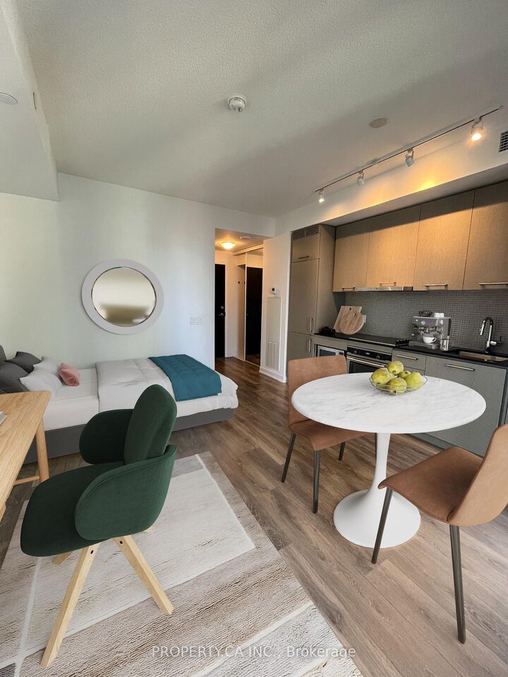 Property Photo: 87 Peter Street 2809 ON M5V 2G4