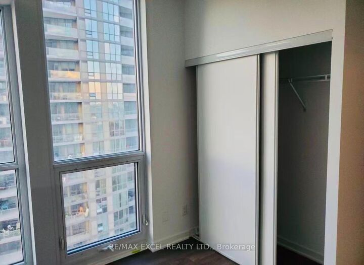 Property Photo: 38 Forest Manor Road 1602 ON M2J 0H4