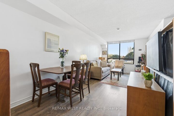 Property Photo:  117 Gerrard Street E 404  ON M5B 2L4 