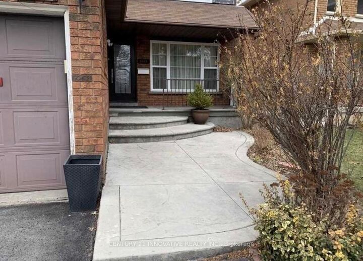 Property Photo: 2649 Credit Valley Road ON L5M 4J7