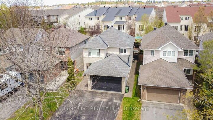 Property Photo:  33 Spur Avenue  ON K2M 2R9 