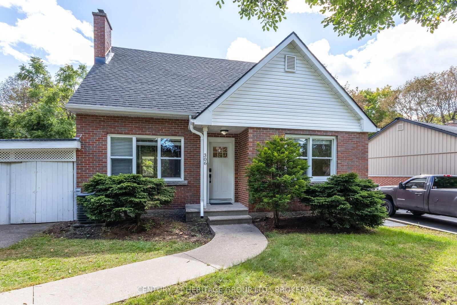 Property Photo: 306 Glengarry Road ON K7M 3J9