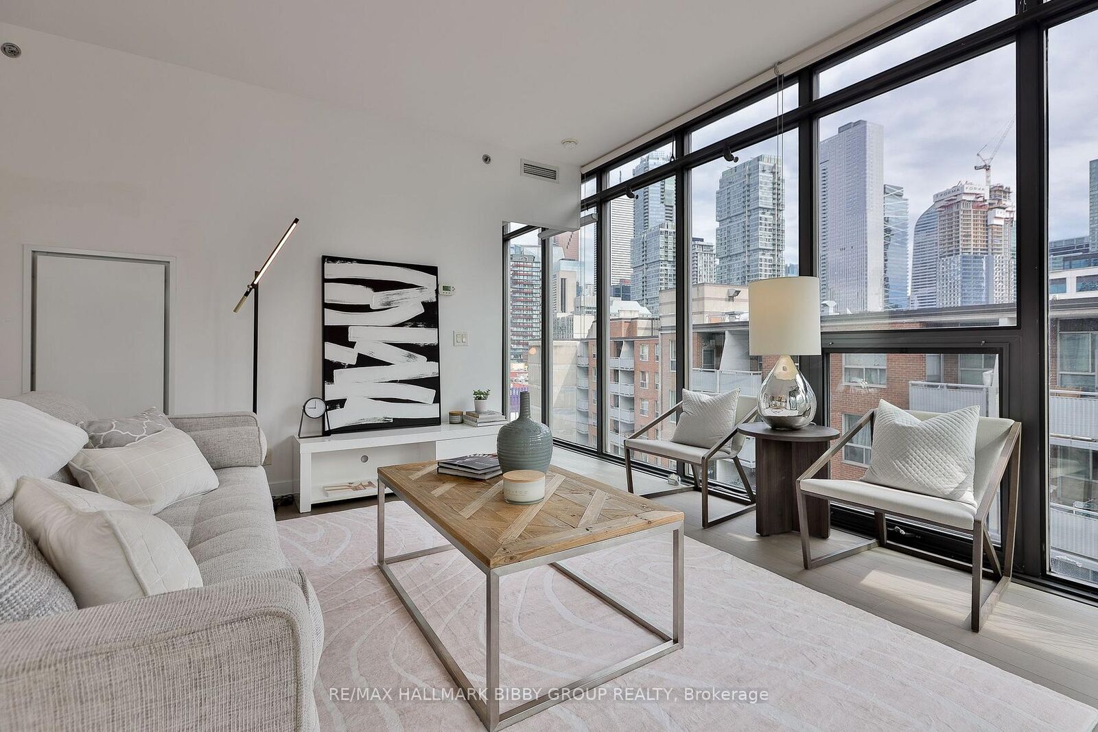 Property Photo:  15 Beverley Street 710  ON M5T 1X8 