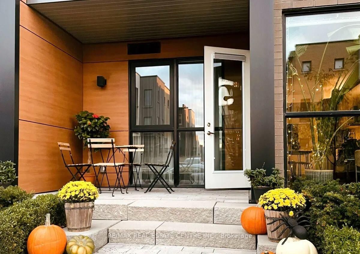 Property Photo: 150 Sabina Drive 106 ON L6H 0W3
